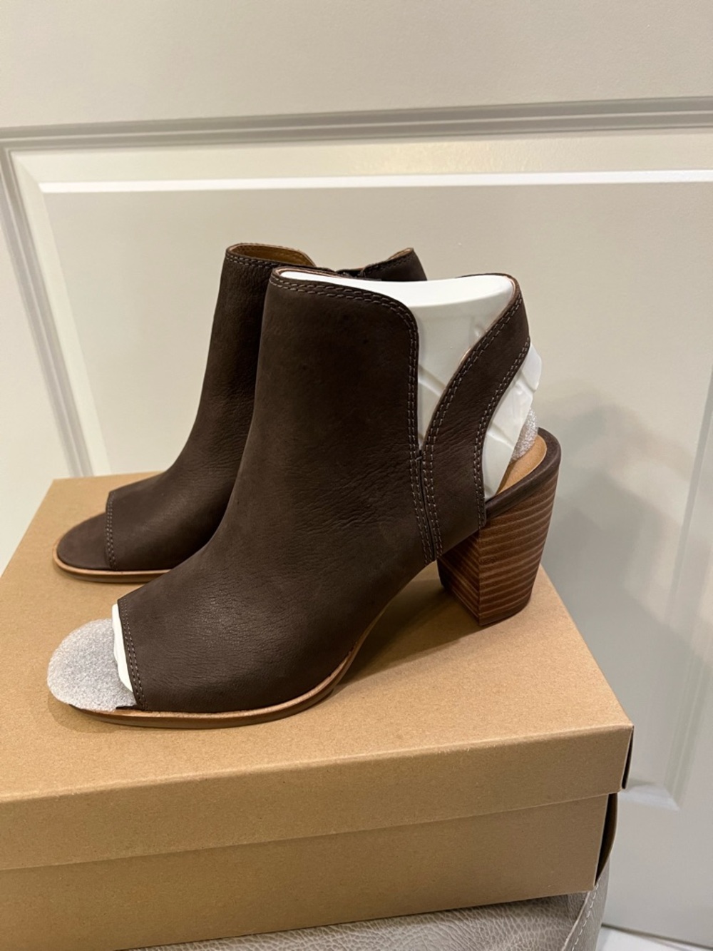 Lucky Brand Women’s Open-Toe Brown Leather Block Heel Booties